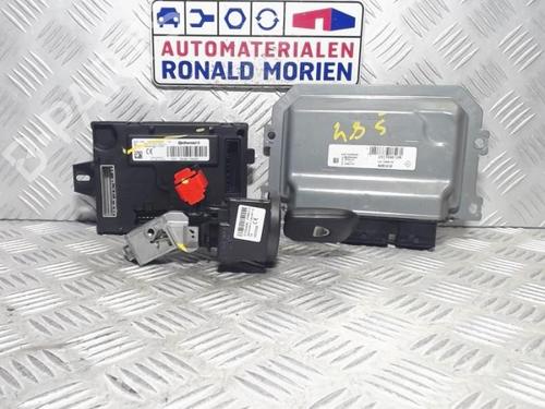 engine-control-unit-ecu-dacia-sandero-ii-2012-40370864 main image