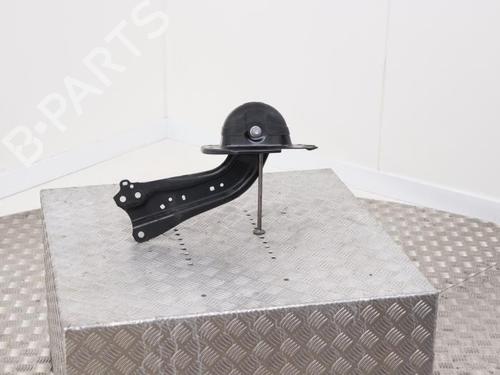 Used Right rear suspension arm Right rear suspension arm TOYOTA COROLLA Hatchback (_E21_, _EA1_, _EH1_) 1.8 Hybrid (ZWE211, ZWE219) (122 hp) 40404984 40404984