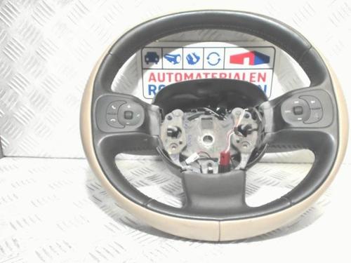 steering-wheel-fiat-500l-351_-352_-2012-40366938 main image