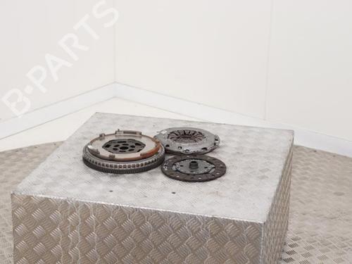Used Flywheel Flywheel RENAULT CLIO V (B7_) 1.3 TCe 130 (B7MF) (131 hp) 40401398 40401398