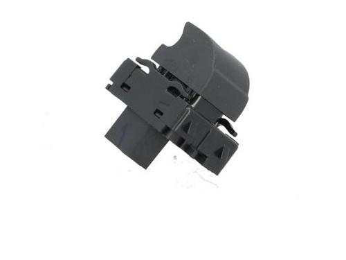 switch-renault-megane-iii-hatchback-bz01_-b3_-2008-40393664 main image