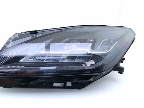 left-headlight-jaguar-e-pace-x540-2017-40480163 main image