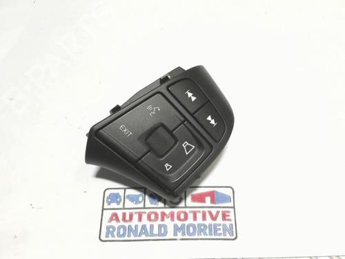 steering-wheel-controls-volvo-v40-hatchback-525-2012-2013-2014-2015-2016-2017-2018-2019-40367004 main image