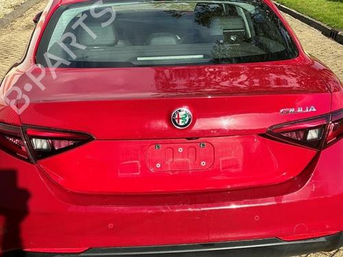 tailgate-alfa-romeo-giulia-952_-2015-40421354 main image
