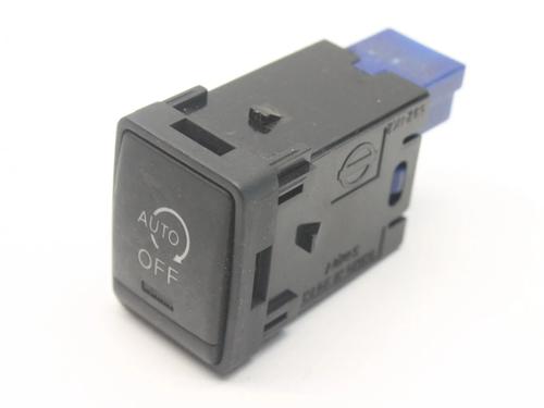 switch-nissan-pulsar-hatchback-c13-2014-39772860 main image