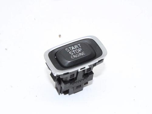 switch-volvo-v40-hatchback-525-2012-2013-2014-2015-2016-2017-2018-2019-39775688 main image
