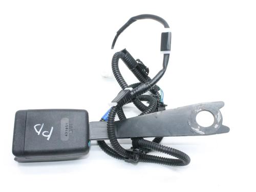 Used Seat buckle Seat buckle TOYOTA YARIS (_P13_) 1.5 Hybrid (NHP130_, NHP130) (101 hp) 39874794 39874794