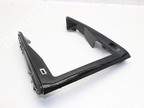 Used Middle console Middle console PEUGEOT 2008 II (UD_, US_, UY_, UJ_, UR_, UC_) e-2008 (UKZKXZ) (136 hp) 39816303 39816303