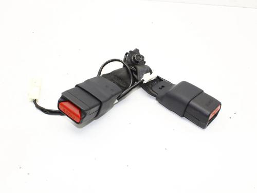 Sikkerhetsbelte-spenne Sikkerhetsbelte-spenne SUZUKI SWIFT VI (ZD_, ZC_) 1.2 VVT Hybrid (ZCEDS, AOL312) (83 hp) 39865411 39865411