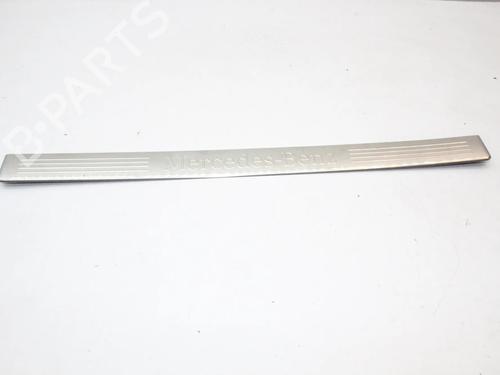 Venstre sidekjole Venstre sidekjole MERCEDES-BENZ E-CLASS T-Model (S212) E 250 CGI (212.247) (204 hp) 39831635 39831635