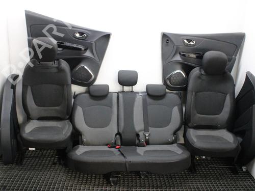 Używane Komplet foteli Komplet foteli RENAULT CAPTUR I (J5_, H5_) 1.5 dCi 90 (J5N4, J5M5, J5MW, J5M6, J5AL, J5AJ) (90 hp) 40556436 40556436