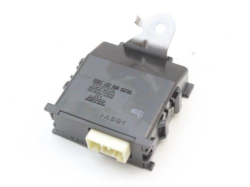 Used Control unit Control unit TOYOTA COROLLA Hatchback (_E21_, _EA1_, _EH1_) 1.8 Hybrid (ZWE211, ZWE219) (122 hp) 39843955 39843955