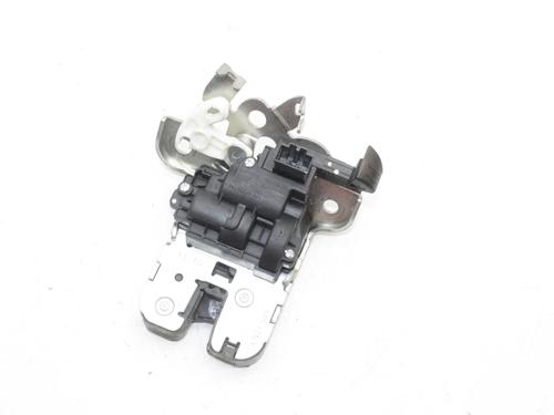 tailgate-lock-audi-a8-d4-4h2-4h8-4hc-4hl-2009-2010-2011-2012-2013-2014-2015-2016-2017-2018-2019-39776500 main image