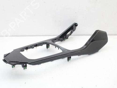 Console centrale Console centrale BMW 1 (F40) 118 i (140 hp) 39832164 39832164