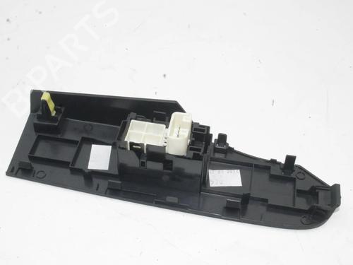 Switch TOYOTA AURIS (_E18_) 1.6 (ZRE181_, ZRE185_, ZRE185R, ZRE181R) | BP39813334I30 - Image 3