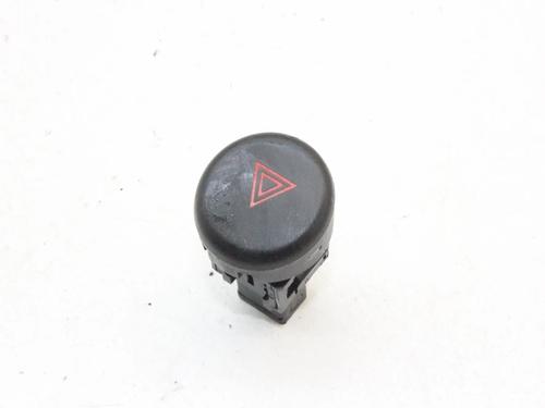 Bouton de warning Bouton de warning NISSAN JUKE (F15) 1.6 DIG-T NISMO RS (218 hp) 39771959 39771959