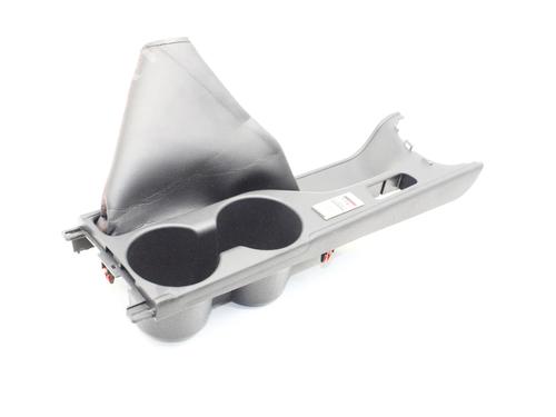 Koppholder/Gjenstandsholder Koppholder/Gjenstandsholder TOYOTA YARIS (_P21_, _PA1_, _PH1_) 1.6 GR 4WD (GXPA16) (261 hp) 39833187 39833187