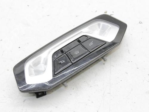 interior-roof-light-bmw-1-f40-2019-39770145 main image