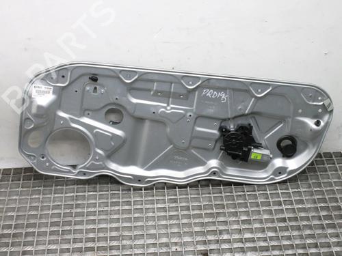 Vindusheismekanisme høyre foran Vindusheismekanisme høyre foran VOLVO C30 (533) 2.0 D (136 hp) 39777812 39777812