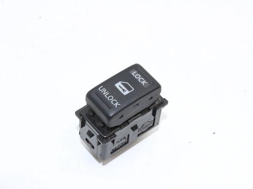 Used Switch Switch NISSAN X-TRAIL II (T31) 2.0 dCi 4x4 (150 hp) 39839586 39839586