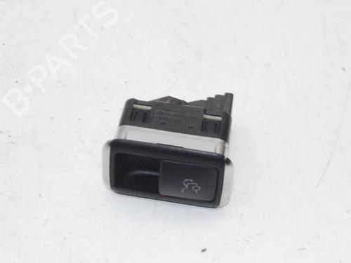 switch-mercedes-benz-e-class-t-model-s212-2009-2010-2011-2012-2013-2014-2015-2016-39778940 main image