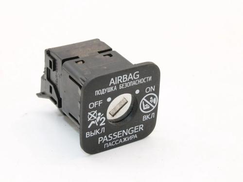 switch-toyota-yaris-_p21_-_pa1_-_ph1_-2020-39769351 main image
