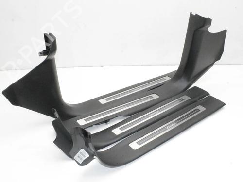 Estribo/Talonera Estribo/Talonera CADILLAC ESCALADE 6.2 AWD (426 hp) 39829950 39829950
