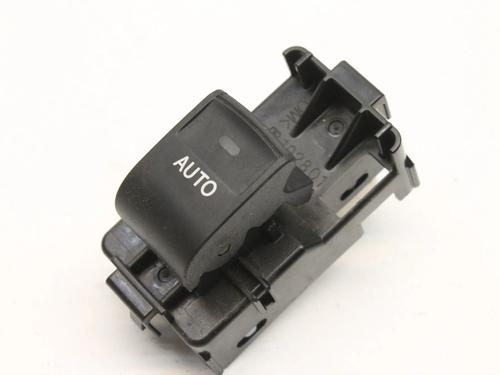 Comutador Comutador TOYOTA AURIS (_E15_) 1.8 Hybrid (ZWE150_, ZWE150R) (136 hp) 39847278 39847278