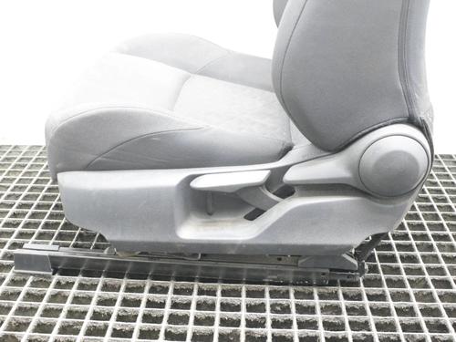 Left front seat TOYOTA COROLLA Hatchback (_E21_, _EA1_, _EH1_) 1.8 Hybrid (ZWE211, ZWE219) | BP39811801C15 - Image 3