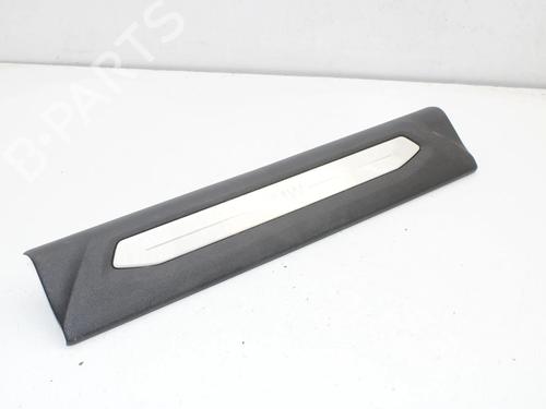Højre sidekjole Højre sidekjole BMW 1 (F40) 118 i (140 hp) 39874802 39874802