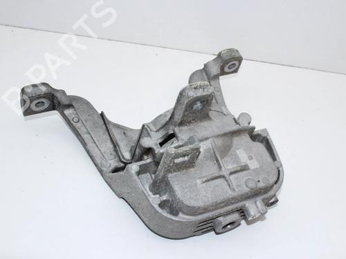 Used Engine mount Engine mount MERCEDES-BENZ A-CLASS (W177) A 180 d (177.003) (116 hp) 39852305 39852305