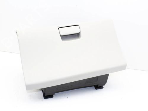 Used Glove box Glove box SUZUKI SWIFT VI (ZD_, ZC_) 1.2 VVT Hybrid (ZCEDS, AOL312) (83 hp) 39854236 39854236