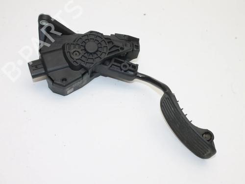 pedal-toyota-c-hr-_x1_-2016-39780462 main image