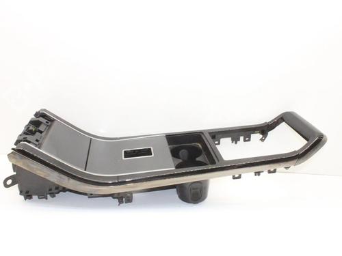 Used Middle console Middle console LAND ROVER RANGE ROVER VELAR (L560) 3.0 P400 MHEV 4x4 (400 hp) 39835673 39835673