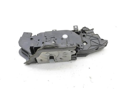 Højre bagtil lås Højre bagtil lås BMW 1 (F40) 118 d (150 hp) 39856249 39856249