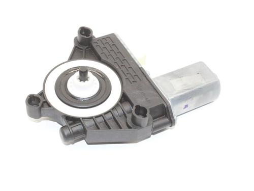 Left rear window motor BMW 1 (F40) M 135 i xDrive | BP39823621E23 - Image 2