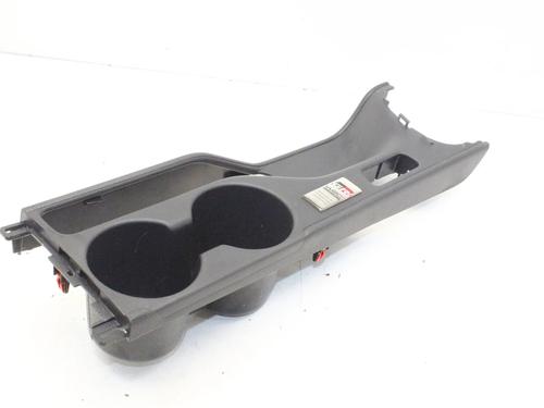 Koppholder/Gjenstandsholder Koppholder/Gjenstandsholder TOYOTA YARIS (_P21_, _PA1_, _PH1_) 1.6 GR 4WD (GXPA16) (261 hp) 39821289 39821289