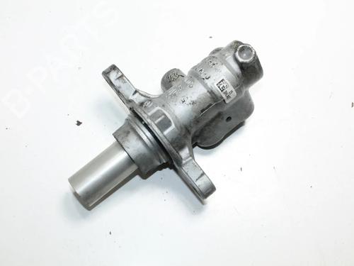 brake-master-cylinder-ford-focus-iii-2010-2011-2012-2013-2014-2015-2016-2017-2018-2019-2020-39816327 main image