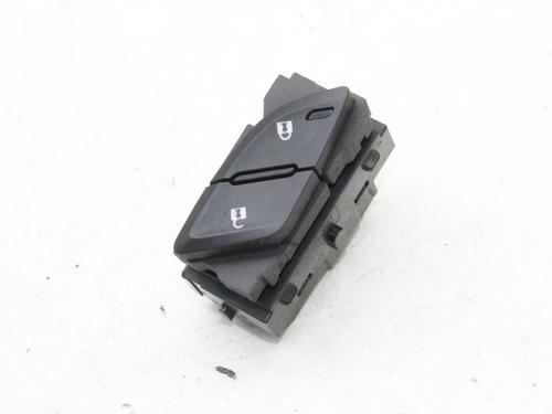 switch-cadillac-escalade-2014-39771970 main image