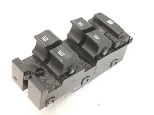 Højre fortil elrude kontakt Højre fortil elrude kontakt HYUNDAI i40 I (VF) 1.7 CRDi (116 hp) 39783679 39783679