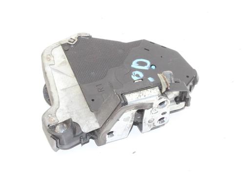 front-right-lock-toyota-prius-plus-_w4_-2011-39791609 main image