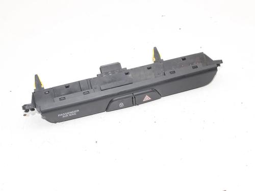 switch-kia-stonic-yb-2017-39768771 main image