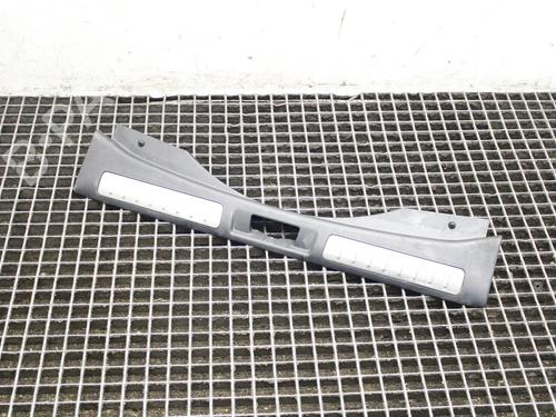 Used Tailgate trim Tailgate trim LAND ROVER RANGE ROVER EVOQUE (L538) 2.2 D 4x4 (190 hp) 39863968 39863968