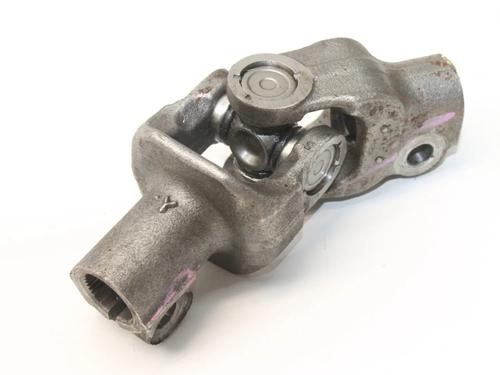 Used Steering column universal joint Steering column universal joint TOYOTA YARIS (_P13_) 1.5 Hybrid (NHP130_, NHP130) (101 hp) 39813445 39813445