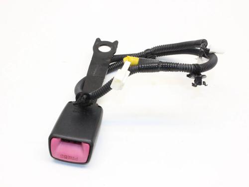 seat-buckle-toyota-prius-plus-_w4_-2011-39785317 main image