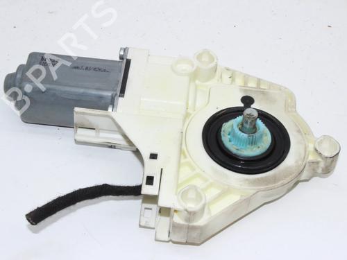 Used Right rear window motor Right rear window motor LAND ROVER RANGE ROVER SPORT I (L320) 2.7 D 4x4 (190 hp) 39775630 39775630