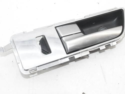 Used Front left interior door handle Front left interior door handle LAND ROVER DISCOVERY IV (L319) 3.0 TD 4x4 (245 hp) 39779545 39779545