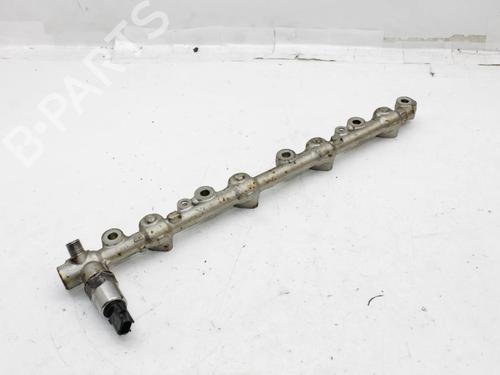 Used Injection rail Injection rail LEXUS IS III (_E3_) 300h (AVE30_, AVE30R) (223 hp) 39810958 39810958