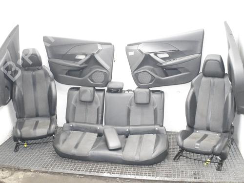 Set sedili Set sedili PEUGEOT 2008 II (UD_, US_, UY_, UJ_, UR_, UC_) 1.2 PureTech 130 (USHNS, URHNS) (130 hp) 39794053 39794053