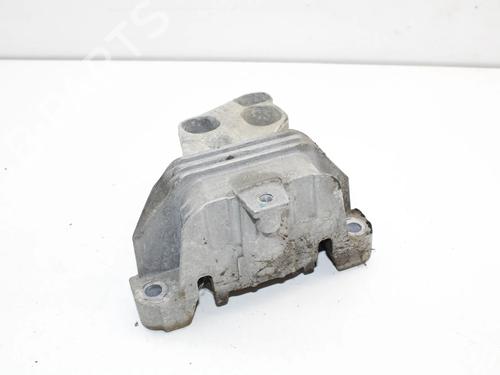Used Engine mount Engine mount MERCEDES-BENZ GLA-CLASS (X156) GLA 220 CDI 4-matic (156.905) (170 hp) 39784334 39784334